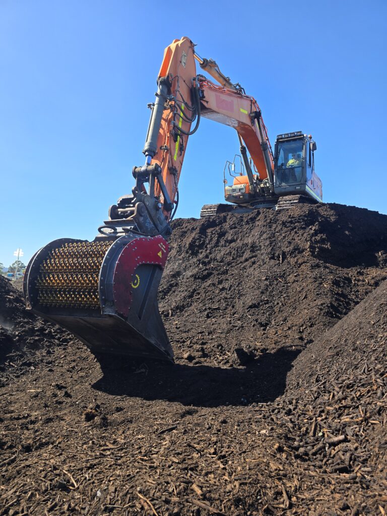 Difco Bucket from AU Buckets - AU Buckets | Excavator Buckets, Attachments, Heavy Equipment Hire and Wear Parts Difco Screening Bucket 15-20T