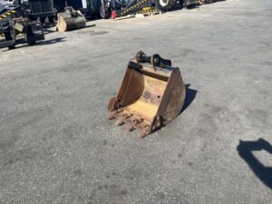 550mm wide GP Bucket with teeth 40mm Pins
